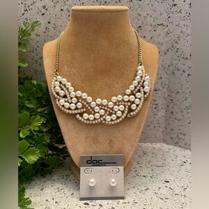 Hinged gold tone and pearl necklace and earrings